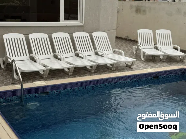 كراسي تان للبحر وحمام السباحه