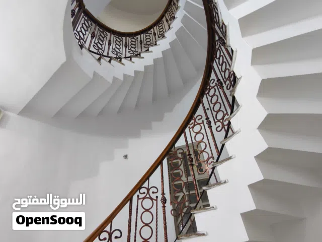 ايجار. تجاري. بيت طابقين320م على شارع السايدين مباشرة مقابل مديرية تربية البصرة وحدائق الاندلس