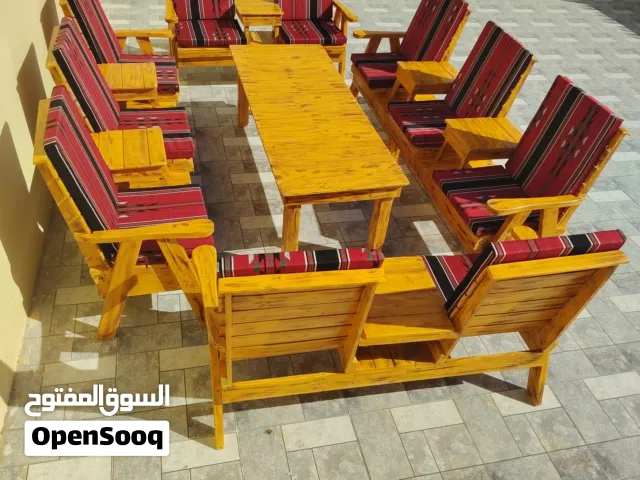 جلسات خشبية متنوعة