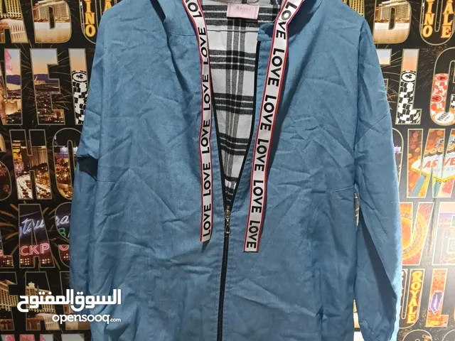 مجموعة ملابس بحاله جيده