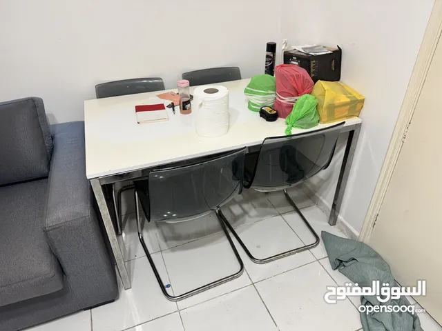 طاولة سفرة أربع اشخاص