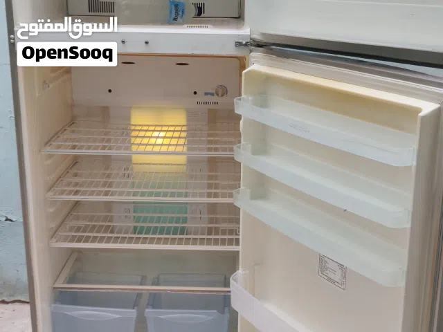 نبيع ثلاجه توشيبا 24 قدم بحاله جيده معا التوصل التشغيل والكفاله سلفر
