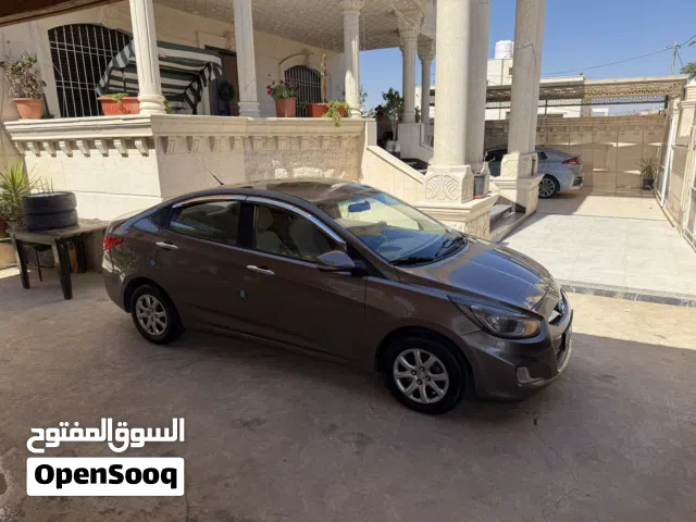 2016 هيونداي اكسنت Standard