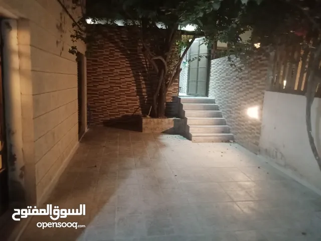 بيت ارضي للإيجار(طلاب أو عائلات)يومي أسبوعي وسنوي منطقة اسكان ابو انصير قرب المطل منطقة هادئة