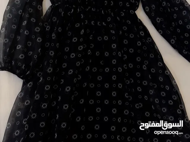 فستان شيفون أنيق من محل راقٍ، بطانة منفصلة، لبسة وحدة فقط كان