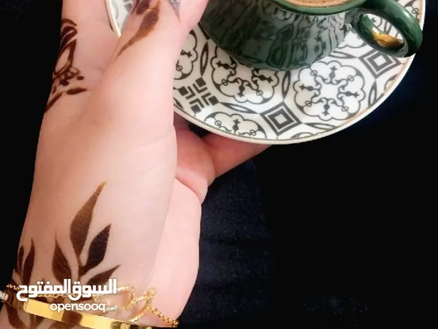 رسم حنة احترافي (الخدمة المنزلية متوفرة)