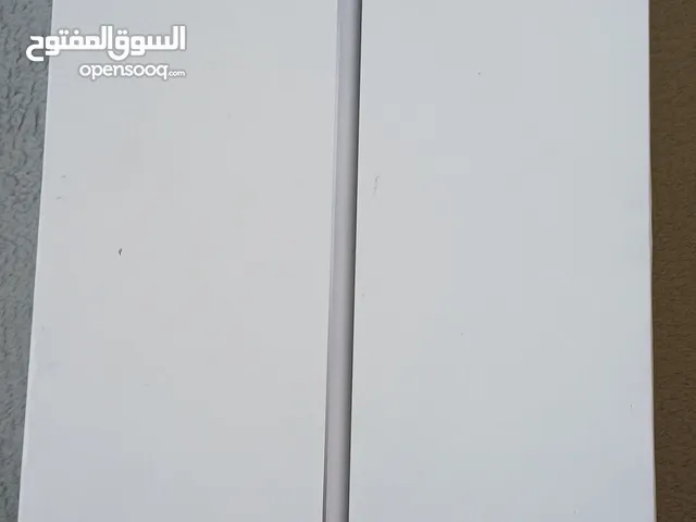 للبيع أيباد- Ipad 6 استعمال خفيف جدا والبطارية اصلية والشاشة اصلية مع الشاحن الاصلي والكرتون