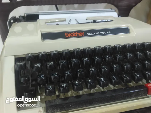 آلة كاتبة قديمة فخر الصناعة Brother بحالة ممتازة