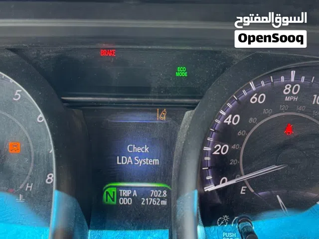2018 تويوتا افالون Limited