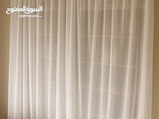 ستارة شفافة ناعمة باللون الأبيض الكريمي – تضيف لمسة أنيقة ومضيئة لأي غرفة متوفرة بعدد محدو