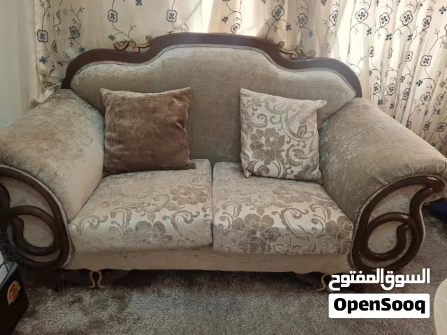 كنب للبيع بحالة جيدة جدا