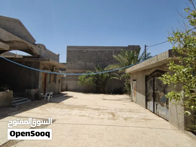 متوفر من منزل كبير للبيع