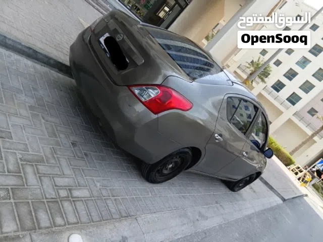 2013 نيسان صني Standard