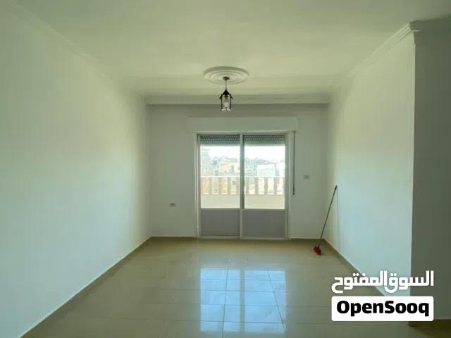 شقتين للايجار فارغتان طابق ثالث 140 / 120 متر في إسكان الضباط 250/300 دينار شهري