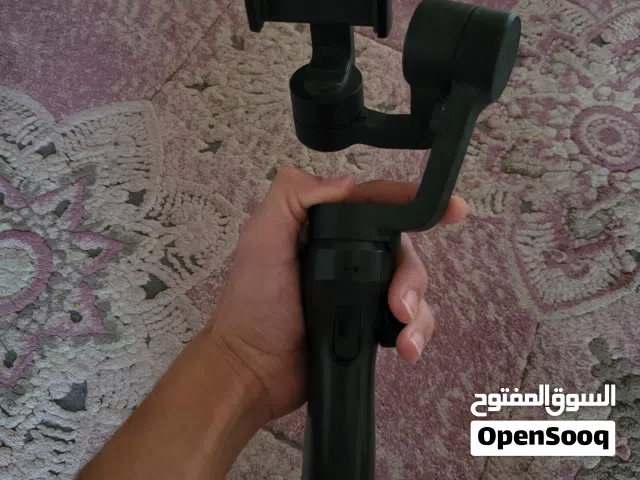 DJIOSMO2  توجد مثبت الجوال .للتصوير الثابت. السعر ب 200 سعودي فقط