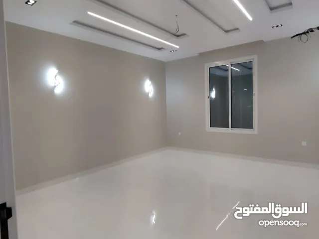شقة للايجار السنوي في الرياض حي الازدهار تتألف من ثلاث غرف وصاله وحمامين مطبخ راكب مكيفات سبليت راكب