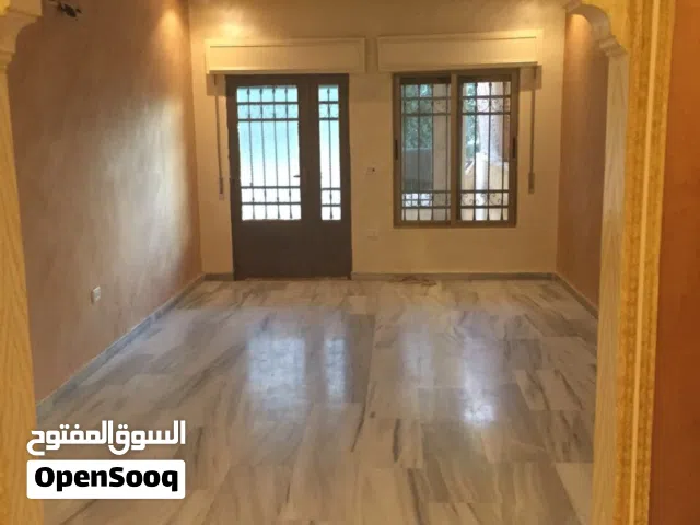 شقة ارضية  144 مساحة داخلية ومساحات خارجية 110 حي الأتراك بالقرب من مسجد الأتراك موقع مميز جدا