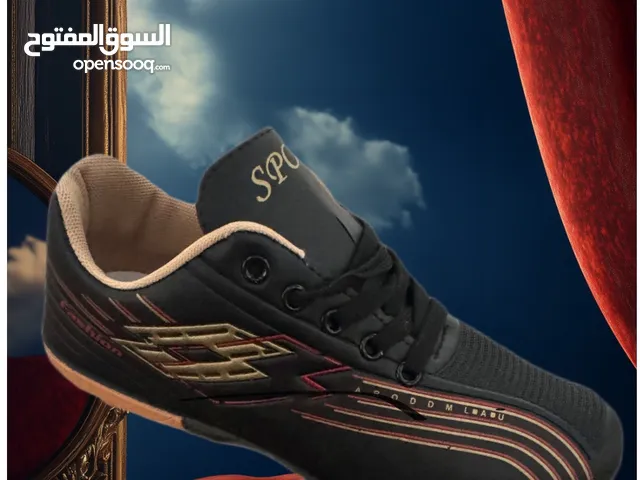 احذيه رياضة لكره القدم رجالي خفيفة ونوعيه جيده ومخيط سهلة الارتداء ومضمون