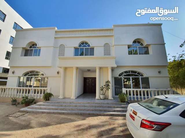 Beautiful villa in Qurum with swimming pool and large garden for rent