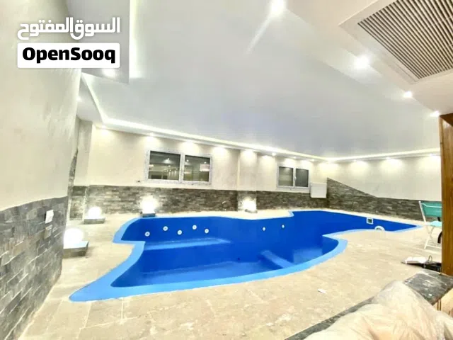 للباحثين عن التميز فيلا بحمام سباحة تشطيب متميز جدا سعر ينافس  بالمطبخ والتكيفات لسرعة البيع