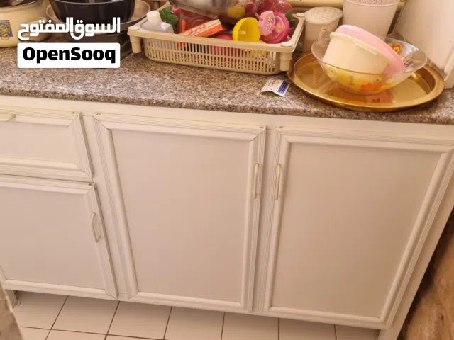 للبيع خزائن مطبخ.