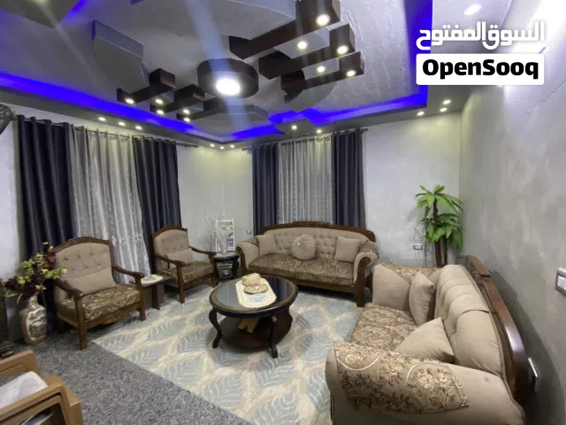 طقم كنب للبيع مع البرادي وطقم طاولات للبيع 350 مقابل للتفاوض
