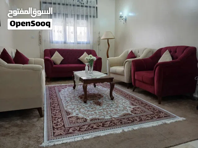 صالون  شبه جديد استعمال نظيف بالعين ومعاه فرشه