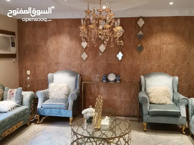 300 m2 4 Bedrooms Townhouse for Sale in Central Governorate Al-Hajiyat