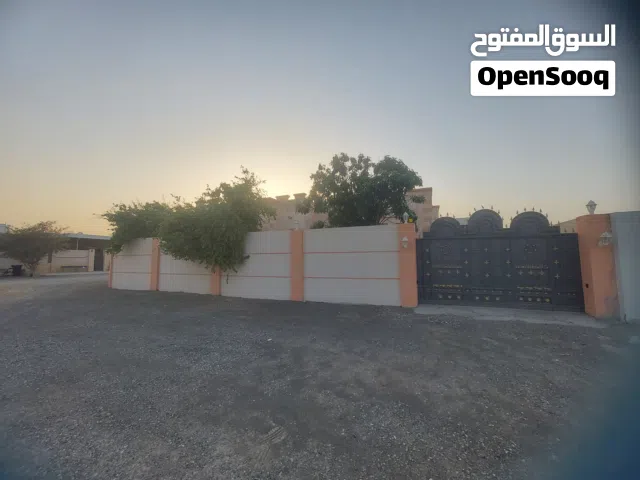 منزل للبيع ولاية صحم بلدة الصحمي وقريب منه جامع الصحمي والعزة هايبر ماركت