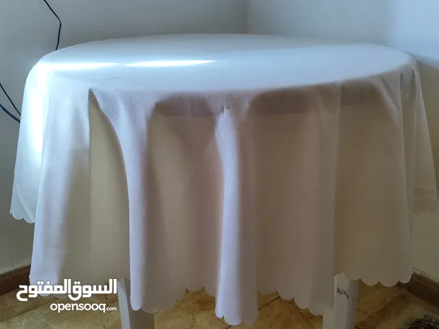 طاولة بلاستيك