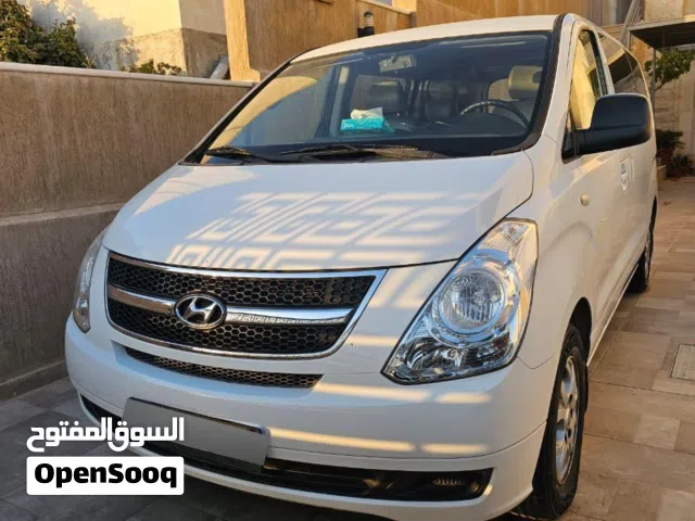 2016 هيونداي H1 Standard