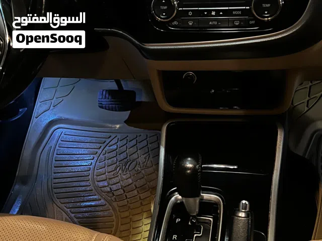 2017 ميتسوبيشي اوتلاندر Standard