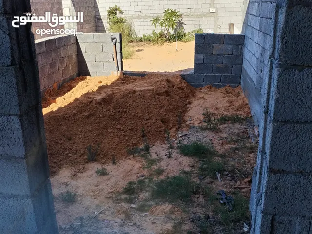 للبيع او الاستبدال هيكل منزل مكون من طابقين مسقوف 257م2 و الاستبدال بأرض. والسعر ممتاز