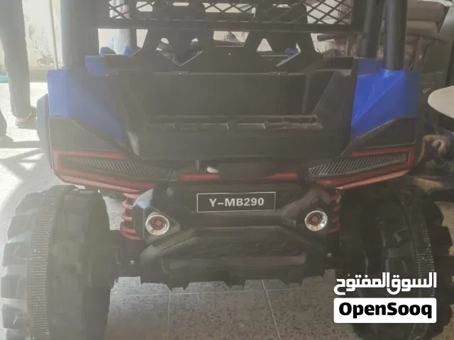 سيارة أطفال