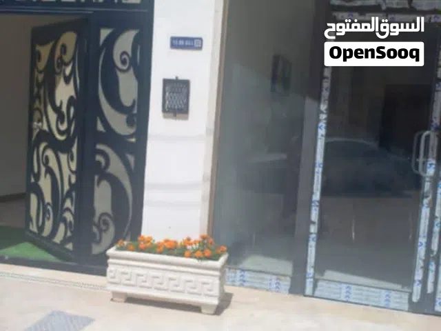 الوسيط لدينا صالة الايجار جديده يوجد. دورة مياه مكان زناته الجديدة قرب الطبولي السجاد شارع فرعي