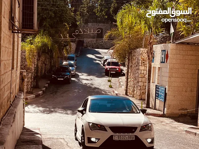 سيات ليون حسيب فارس ديرستيا