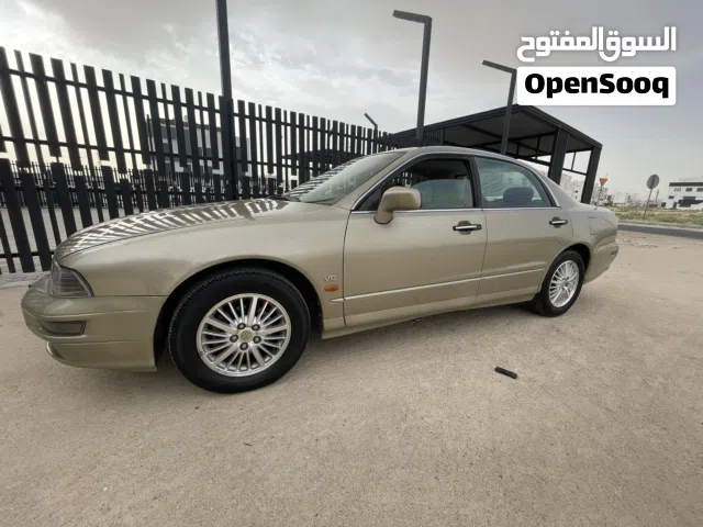 2004 ميتسوبيشي ماجنا Standard