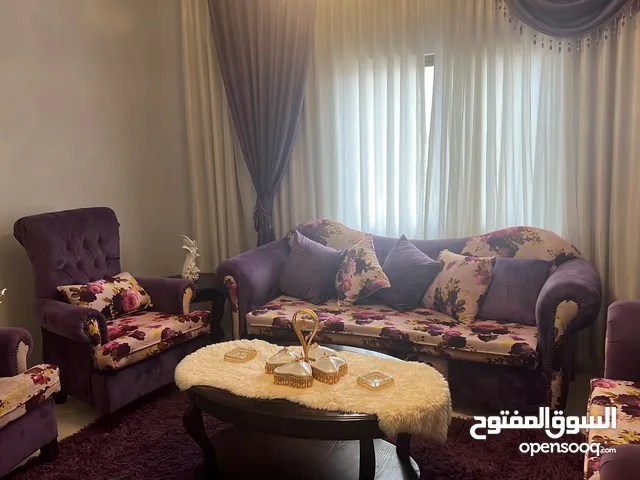 طقم كنب زان سعر 120 وطاولتان LCD بسعر 50