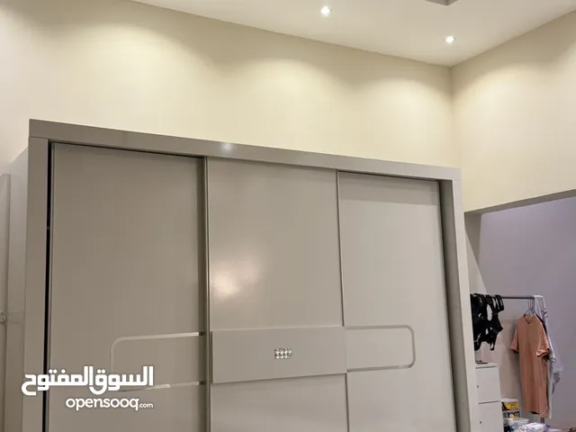 غرفه نوم نظيفه جدا بيعه مستعجله