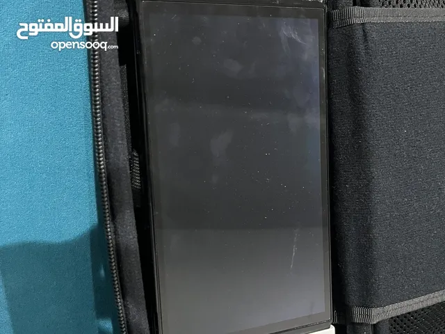 ننتديدو سويتش نظيف مع مساحه 256 جيجا و شنطه و يد اصليه و اكسسوريات