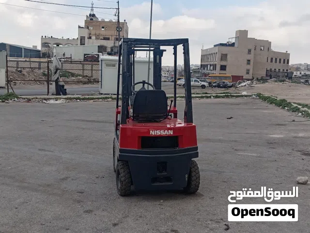 رافعه شوكيه نوع نيسان ديزل حمولت طن ونص