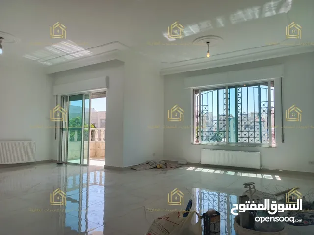 شقة مجددة - ام السماق - 3نوم - 190م - بلكونتين بإطلالــــه مميزة - قرب الخدمات العامة