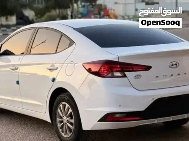 سائق خاص لديه سيارة