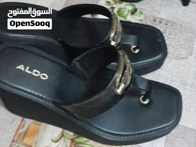 حذاء هيلز اسود  وحذاء الدو اسود
