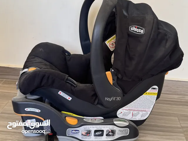 مقعد سيارة نوع تشيكو مع قاعدة