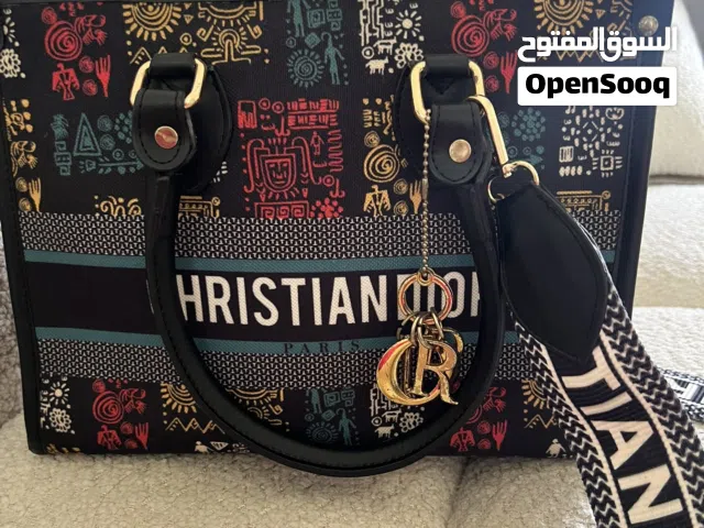 شنط شبه جديدة استعمال خفيف للبيع
