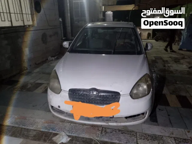 2011 هيونداي اكسنت Standard