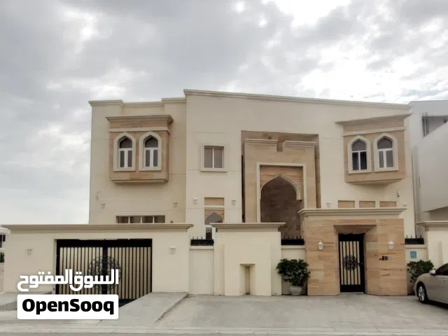 للبيع فيلا ف الخوض3   فخمه بتصميم عصري اروبي راقي واسع .