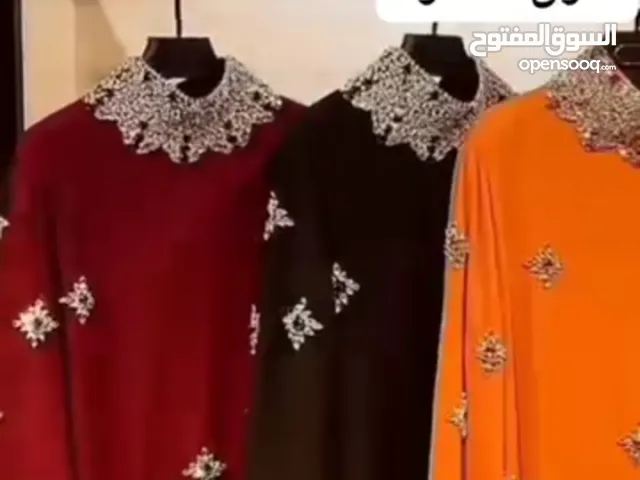 عباي اسود مرصعه بالكريستال الكثيف 320واصل  يوجد عدة مقاسات بمافيها 50-52