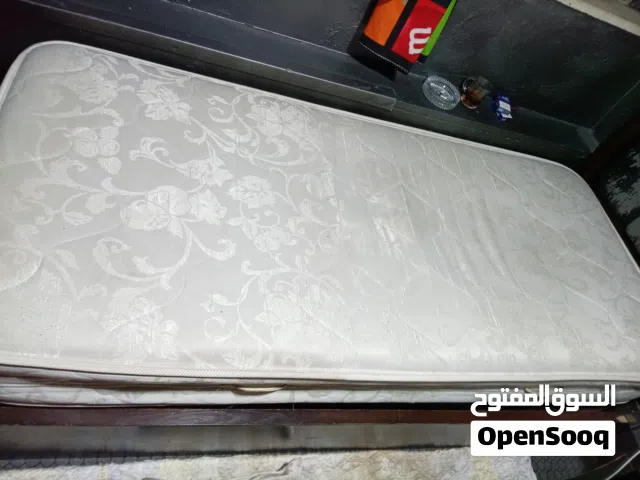فرشة زمبرك مع تخت حرامات أشياء صغيرة خزانة